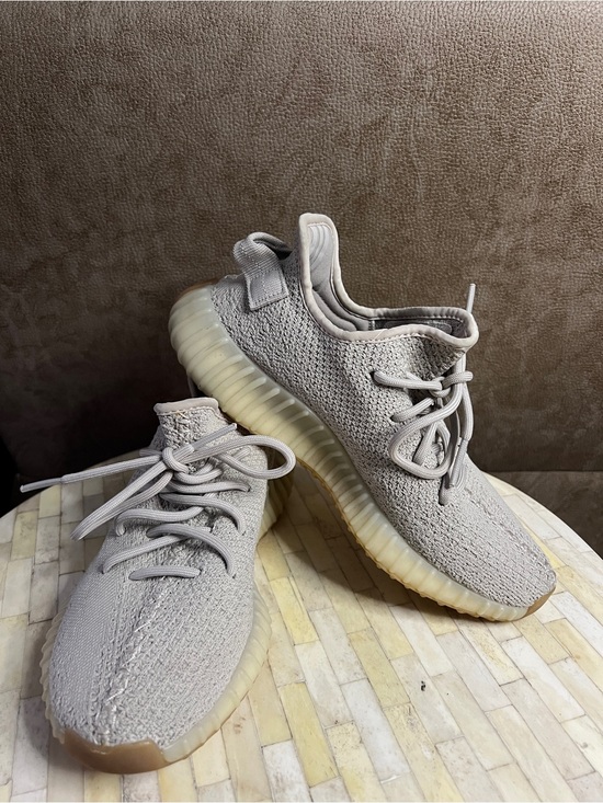 adidas Other - Adidas Yeezy Boost 350 V2 sneakers in the "Sesame" colorway